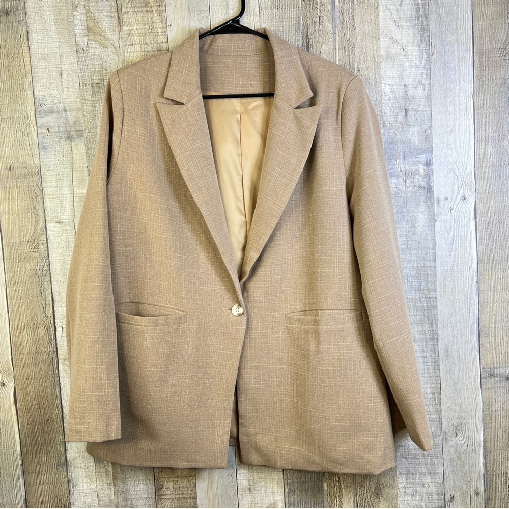 Unbranded Tan XL Lined Suit Jacket with 1 Button Front and 2 Outside Pockets